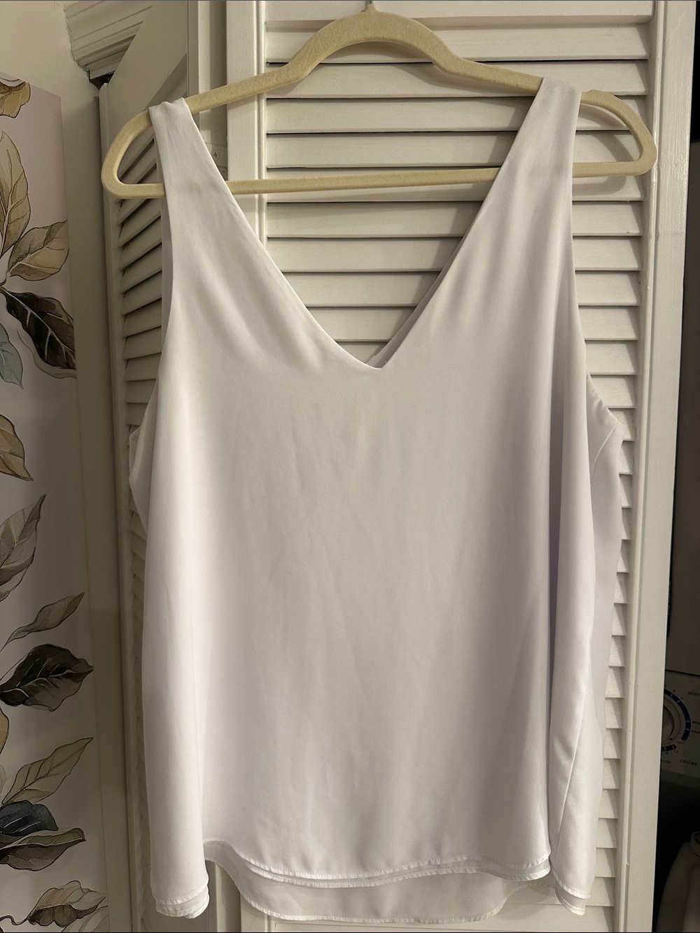 Lilly Pulitzer White V-Neck Sleeveless Camisole